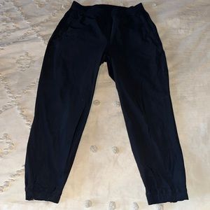 Lululemon Adapted State Cropped Jogger. Size 4.